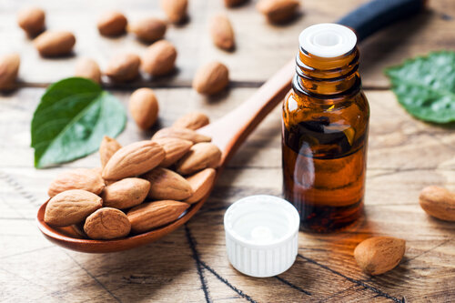خواص روغن بادام تلخ برای لک صورت